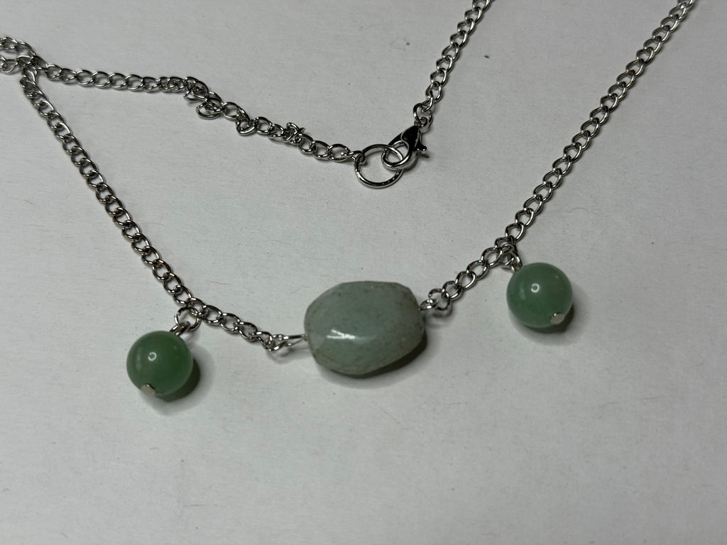 Green stone necklace - 2 beads