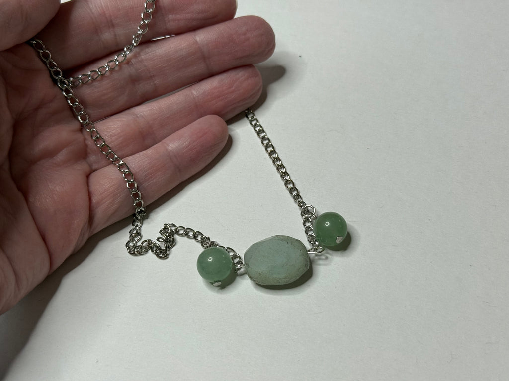 Green stone necklace - 2 beads