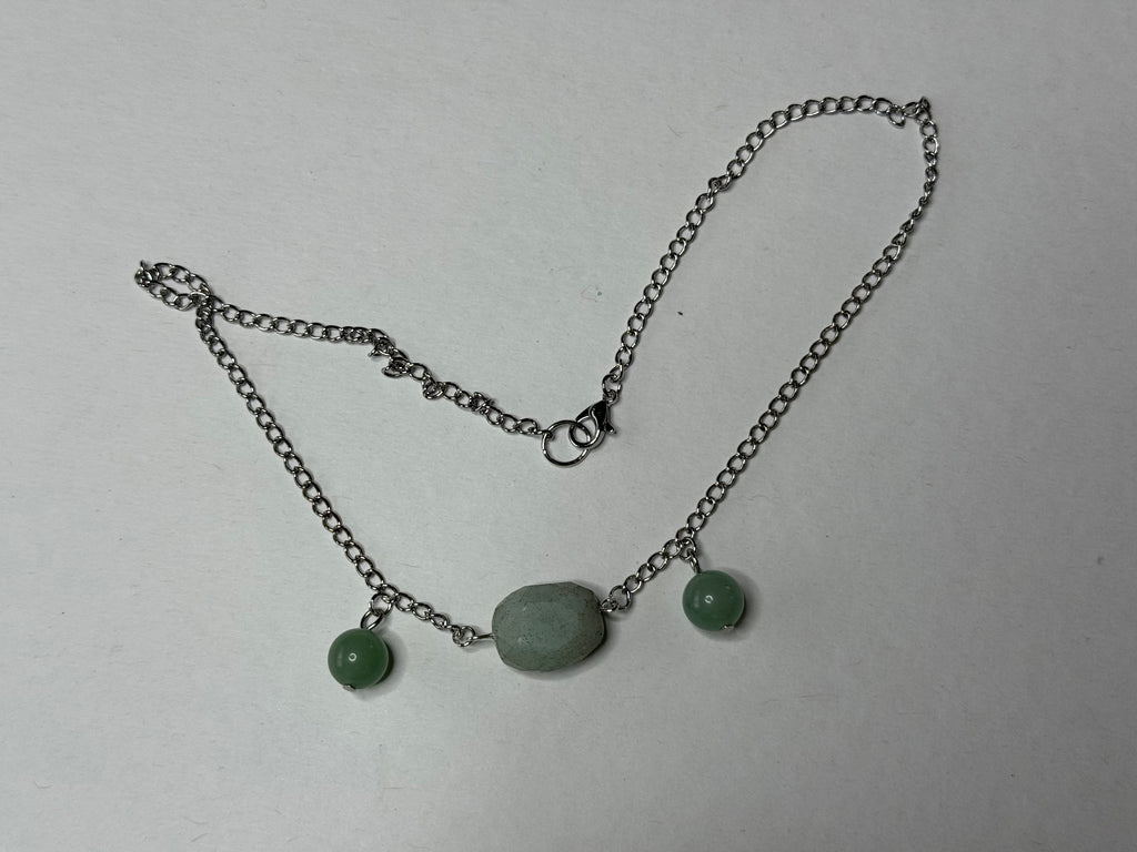 Green stone necklace - 2 beads