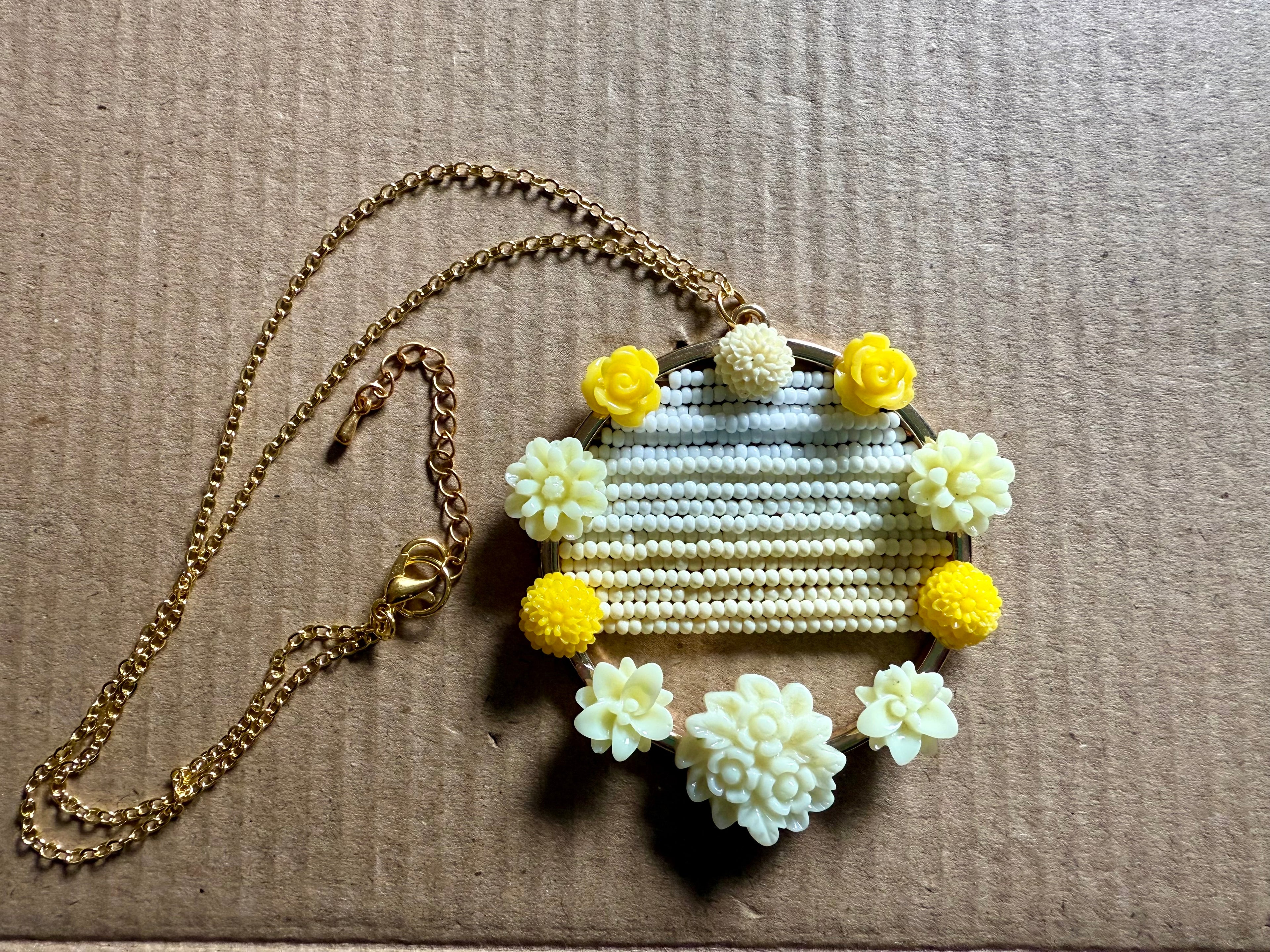 Yellow flowers ombré necklace